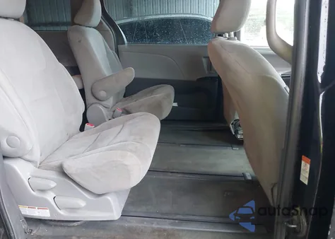 2016 Toyota Sienna L 7 Passenger z USA, uszkodzony, nr VIN 5TDZK3DC3GS715661